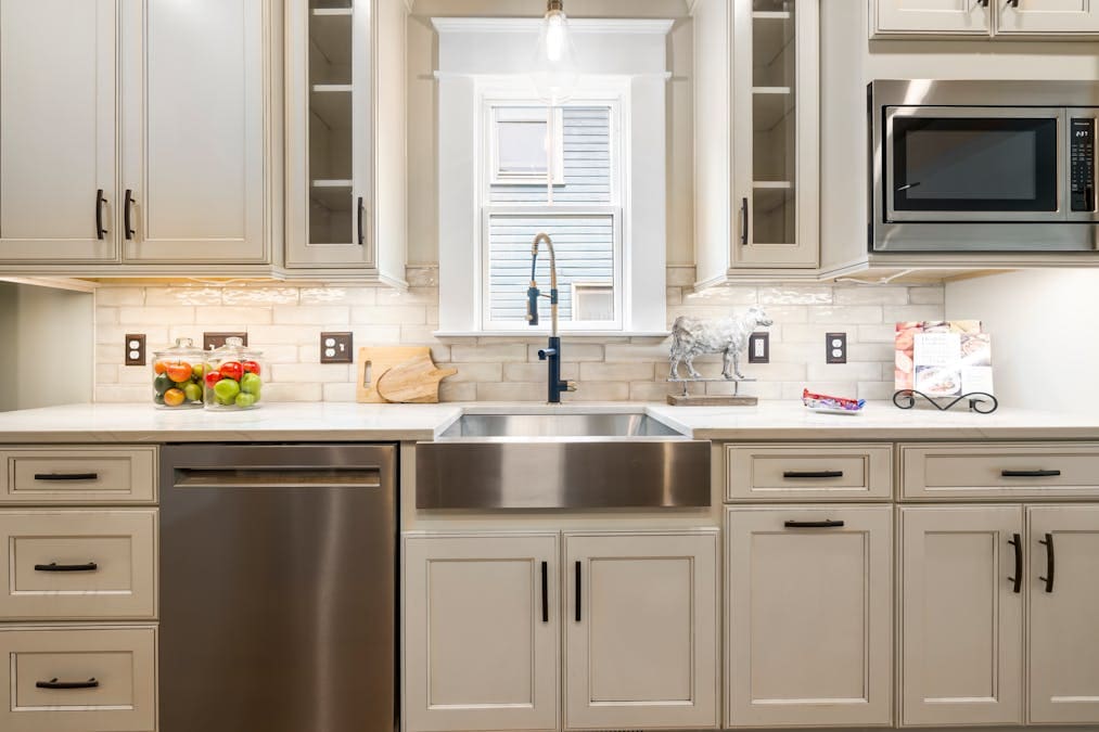 should I paint or stain my kitchen cabinets